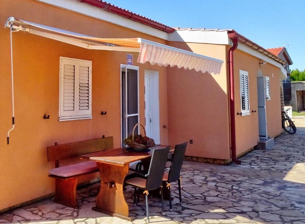 Studio Apartman I Mali Apartman Vir Exterior foto
